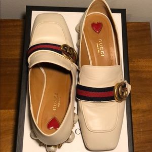 GUCCI rare glamour white loafers